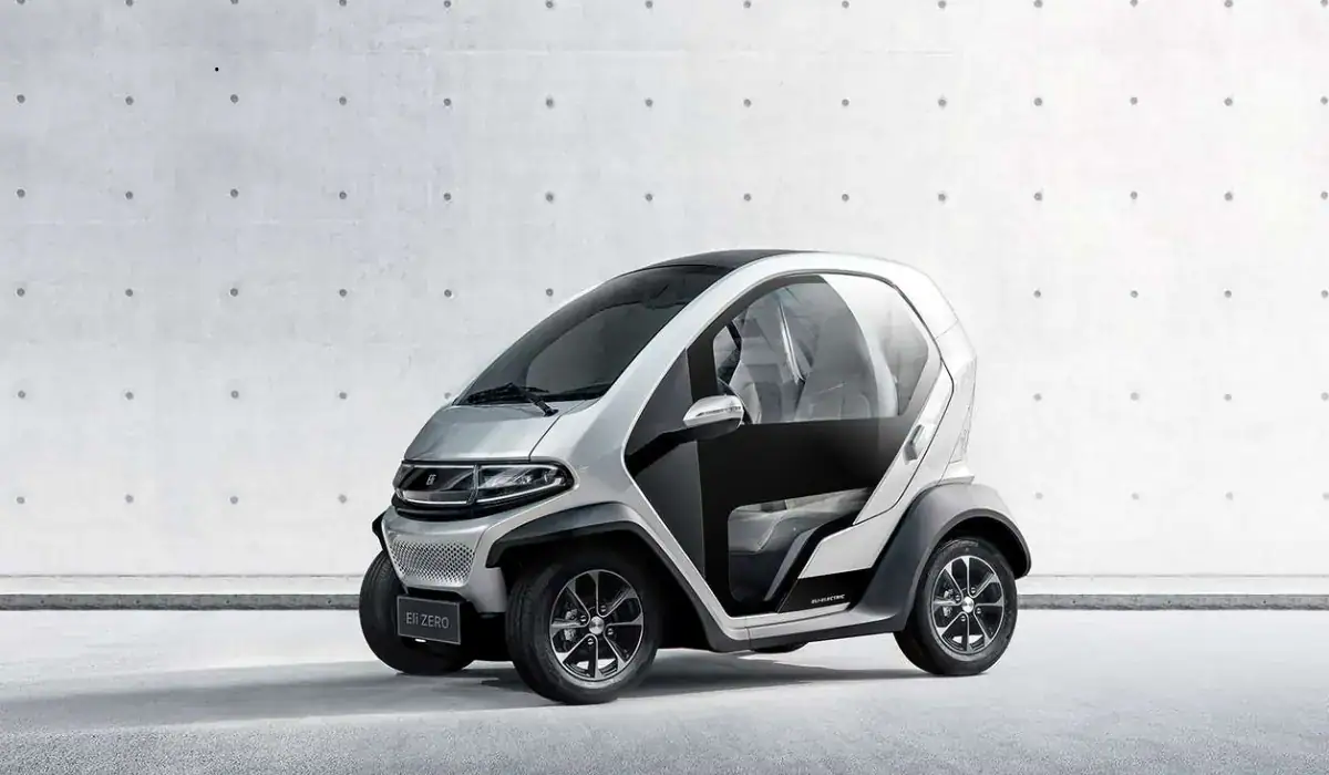 Une Eli Zero Plus dans un parking