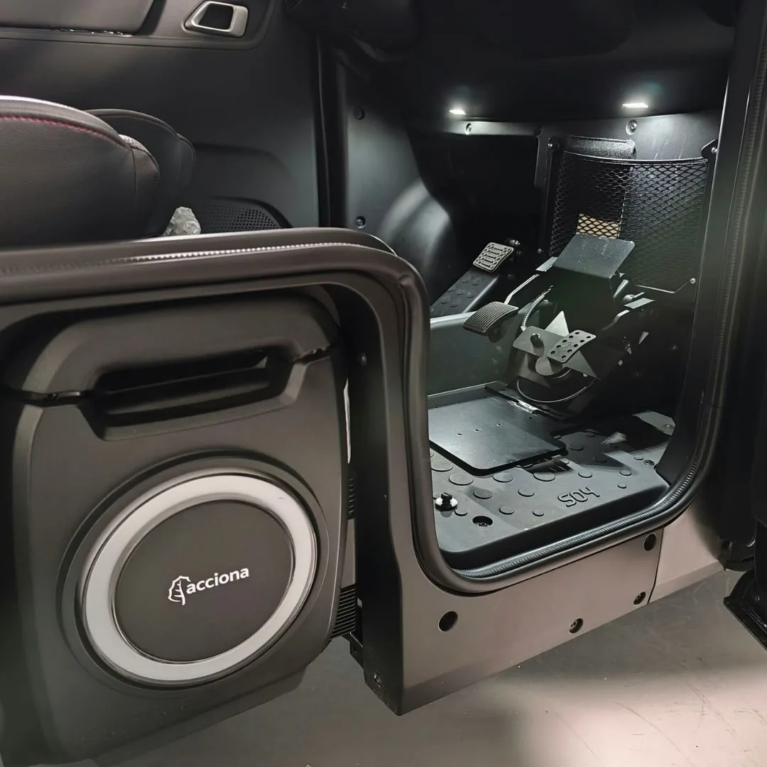 Batterie amovible sur trolley et pédalier moniteur de la Silence S04 auto-école